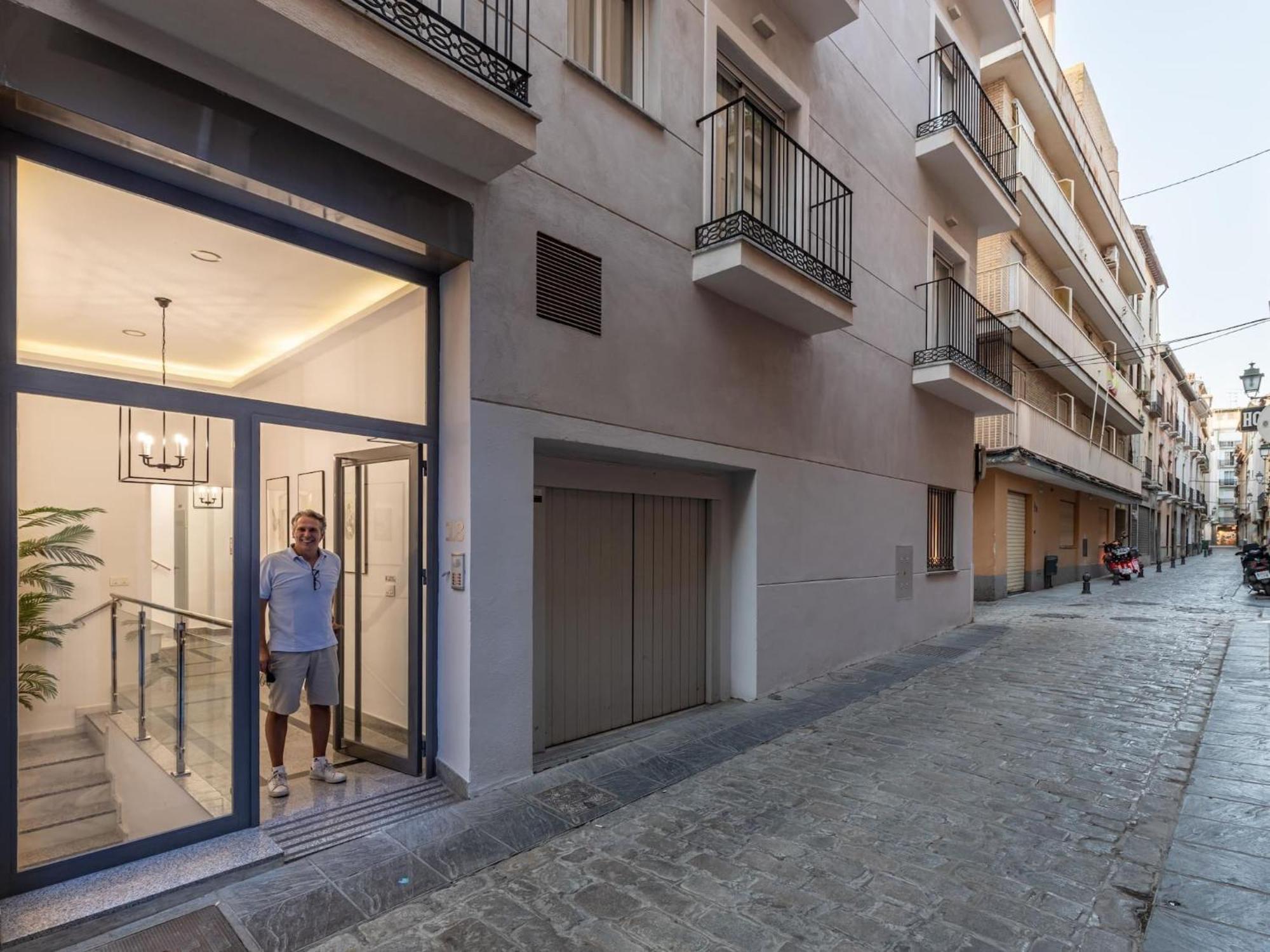 Central Stylish And Elegant 1 & 2 Bedroom Apartments III Granada Exterior photo
